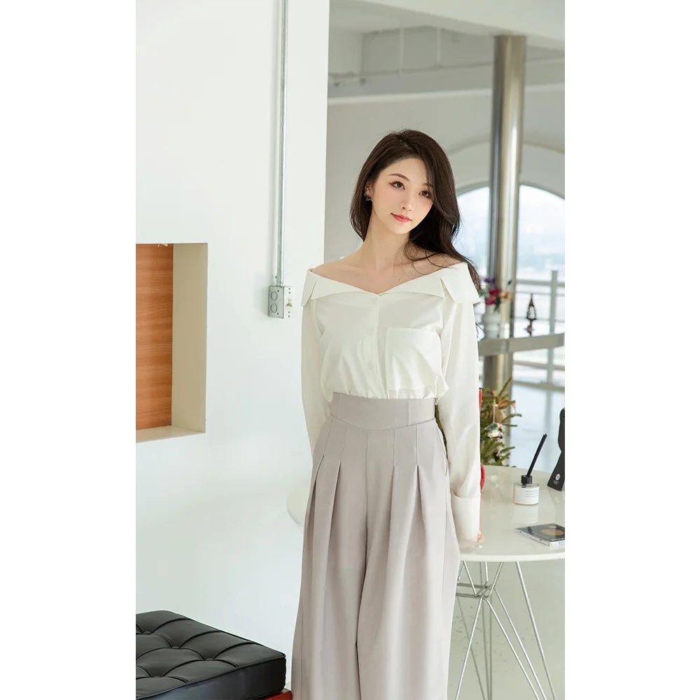 

Оригинальный дизайн, повседневный стиль, женский топ на одно плечо средней длины, однотонный, с пуговицами, длинный рукав, для комфортного ношения