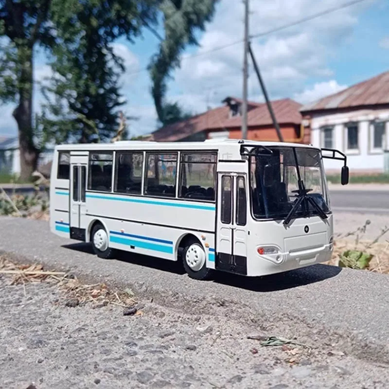 1/43 Russian Intercity Commuter Bus Paz-4230 \