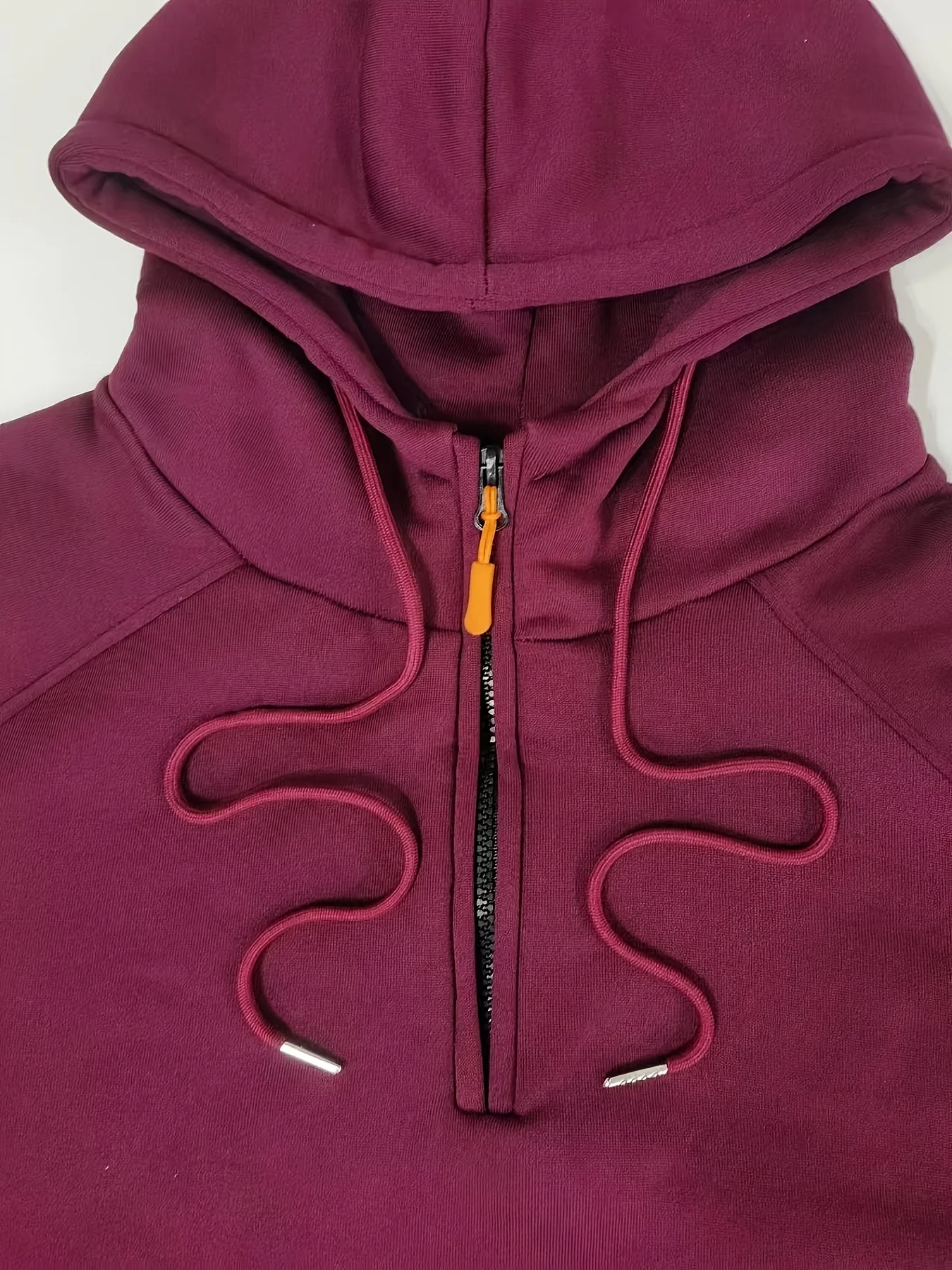 طقم رياضي مكون من قطعتين للرجال: سترة بغطاء للرأس بسحاب عنابي نابض بالحياة وسروال ركض أسود، ألياف بوليستر، طراز كاجوال، مثالي للسيارات