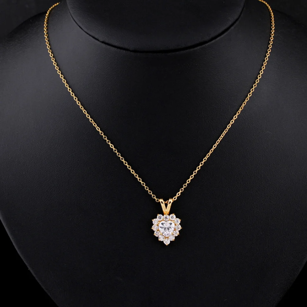 

Women Necklace Heart Shape Zircon Pendant Golden Micro-Inlay Dazzling Temperament Delicate High Polish Easy on Off