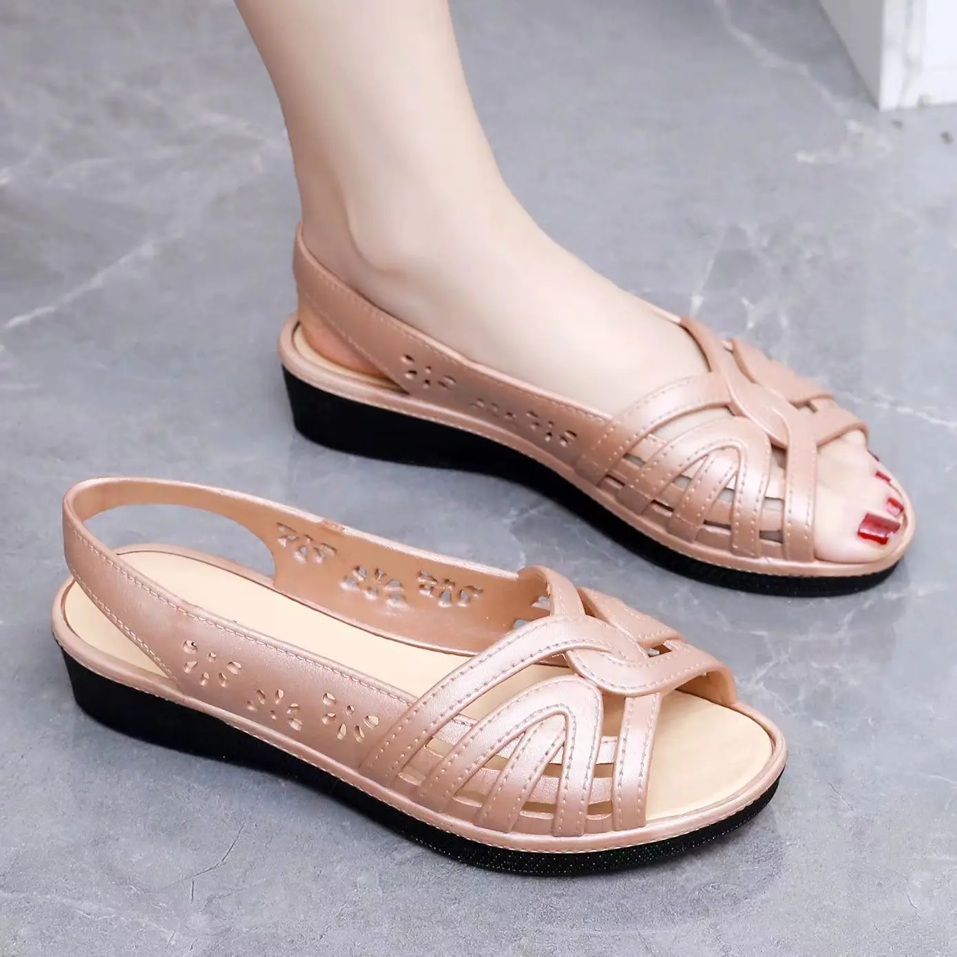 2024 New Women\'s Summer Open Toe Hollow Flat Sole Sandal Soft Sole Non Slip Shallow Slip-On Fish Mouth Sandals Mom\'s Sandals