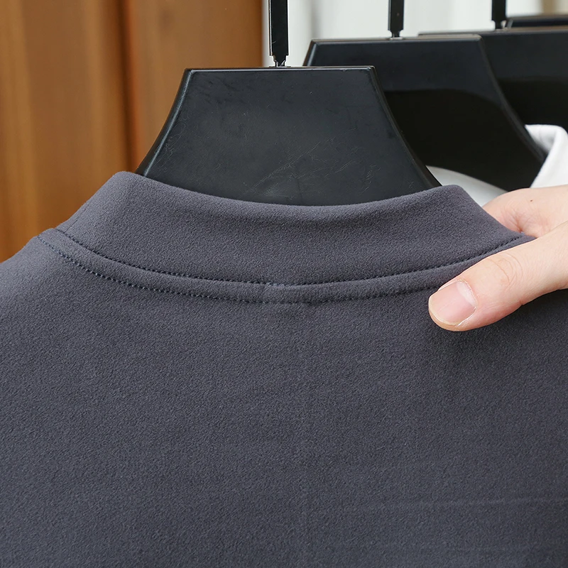 High Quality Man Long-Sleeved T-Shirt Velvet Fleece Pilling-Resistant Mock Neck Letter Print Winter New Fashion Casual Mens Tops