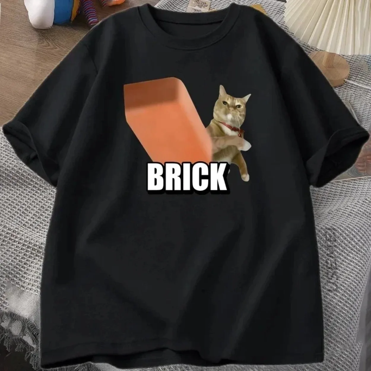 Funny Cat Throwing Brick Meme Lightweight T-shirt Women Fashion Short Sleeve T-Shirt Round Neck Fashion Unisex Clothing Top Tee
