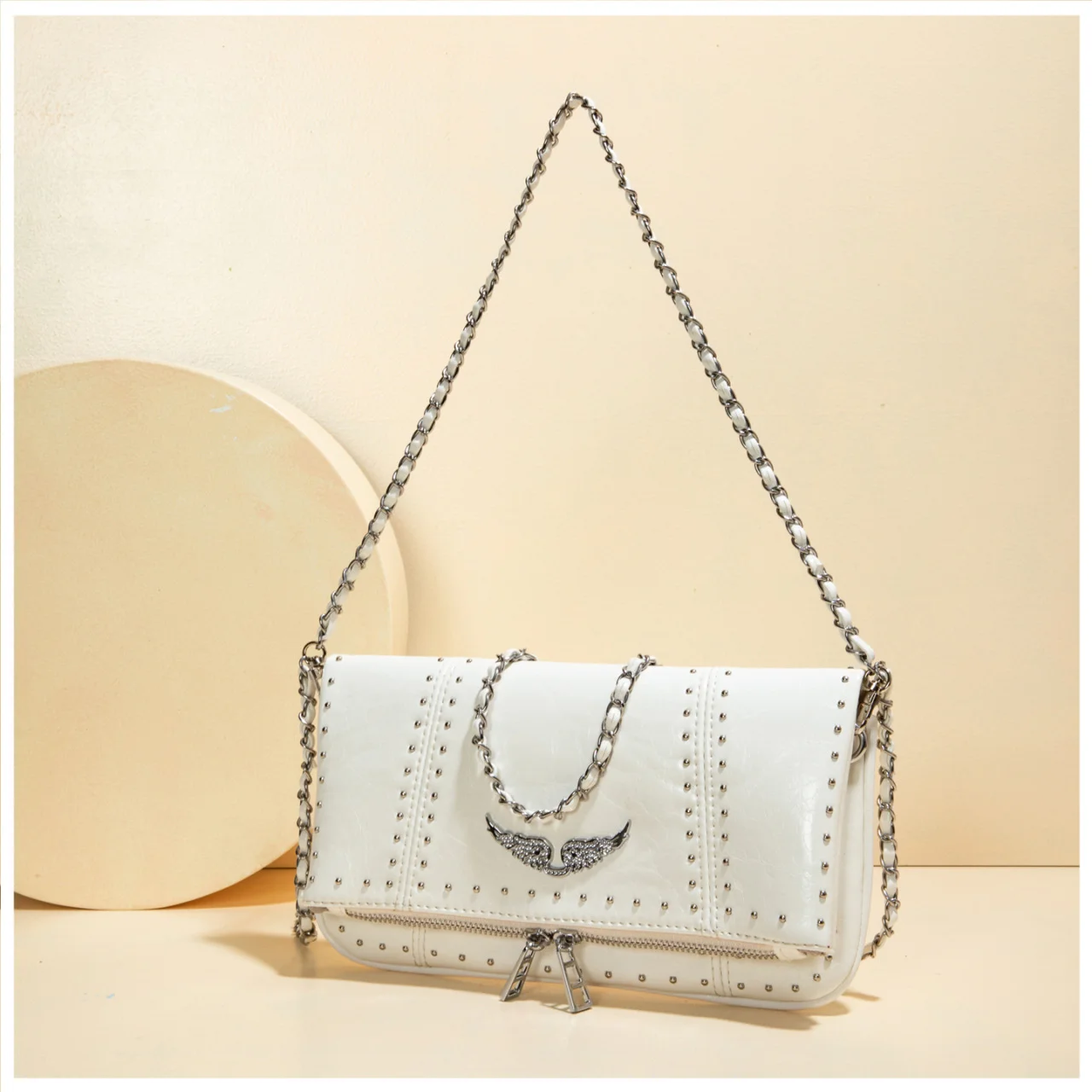 Bolso Bandolera Tipo Sobre Pequeño para Mujer 2026, Bolso de Hombro Casual de Cuero Encerado Negro Suave con Cadena de Remaches Plateados