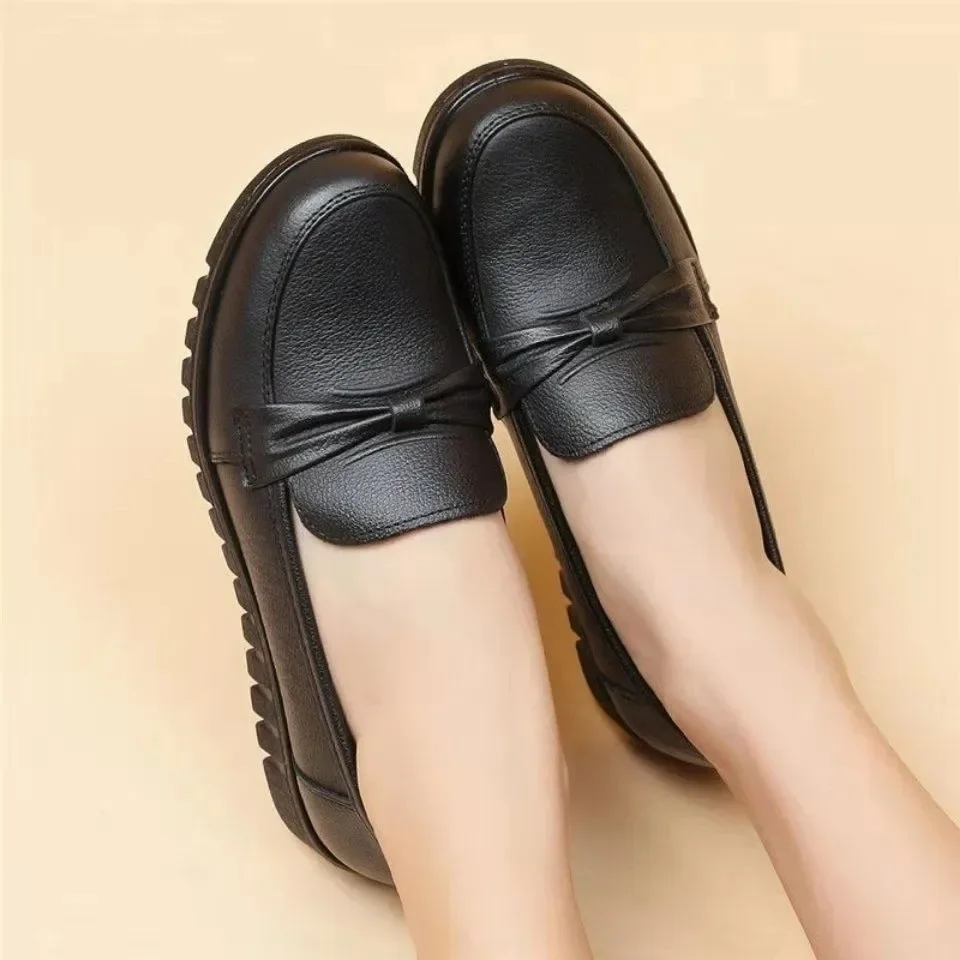 New Spring Women Shoes Low Top Round Head Loafers Waterproof Soft Leather Shoes Solid Color Versatile Casual Shoes Zapatos Mujer