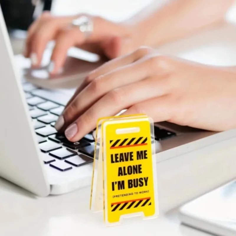 

Acrylic Desk Sign "Leave Me Alone, I'm Busy" - Humorous Office Decor, Unisex Gift for Coworkers, Versatile Room Decoration Gifts