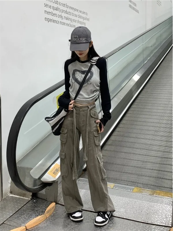 เสื้อยืดสไตล์อเมริกันเรโทรสำหรับสาวๆ ดีไซน์ฤดูใบไม้ร่วง-ฤดูหนาว ทรงเข้ารูป สายเดี่ยว ความยาวคลุมไหล่ แฟชั่นอินเทรนด์