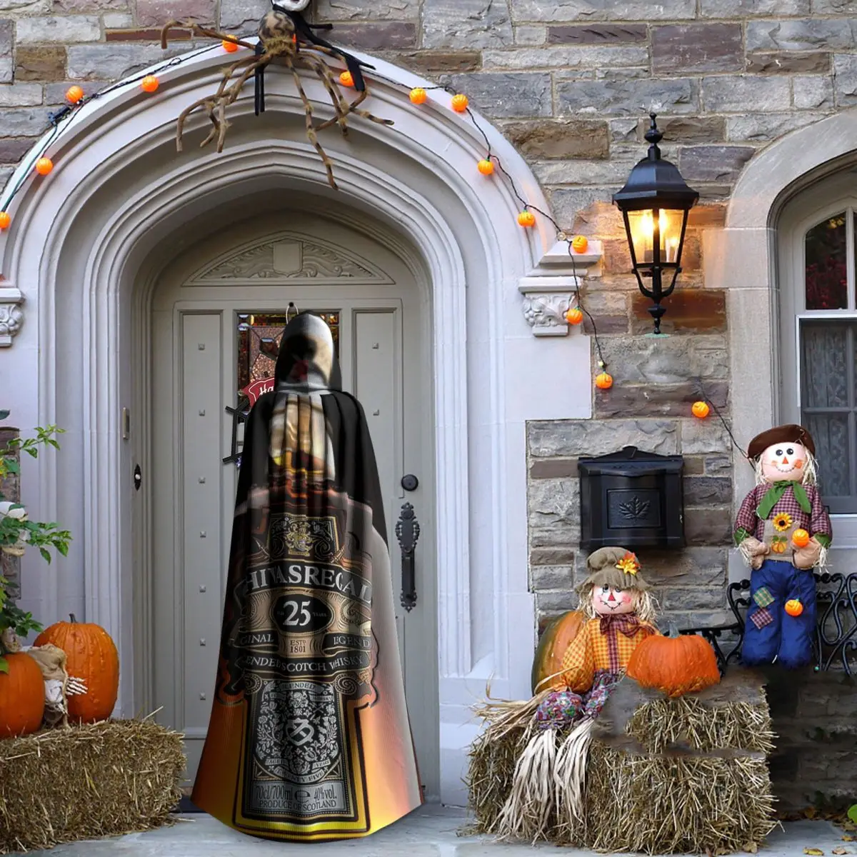 Garrafas de bebidas alcoólicas variadas cerveja e vinho longo com capuz capa bruxa traje medieval cosplay capa halloweenvampiro