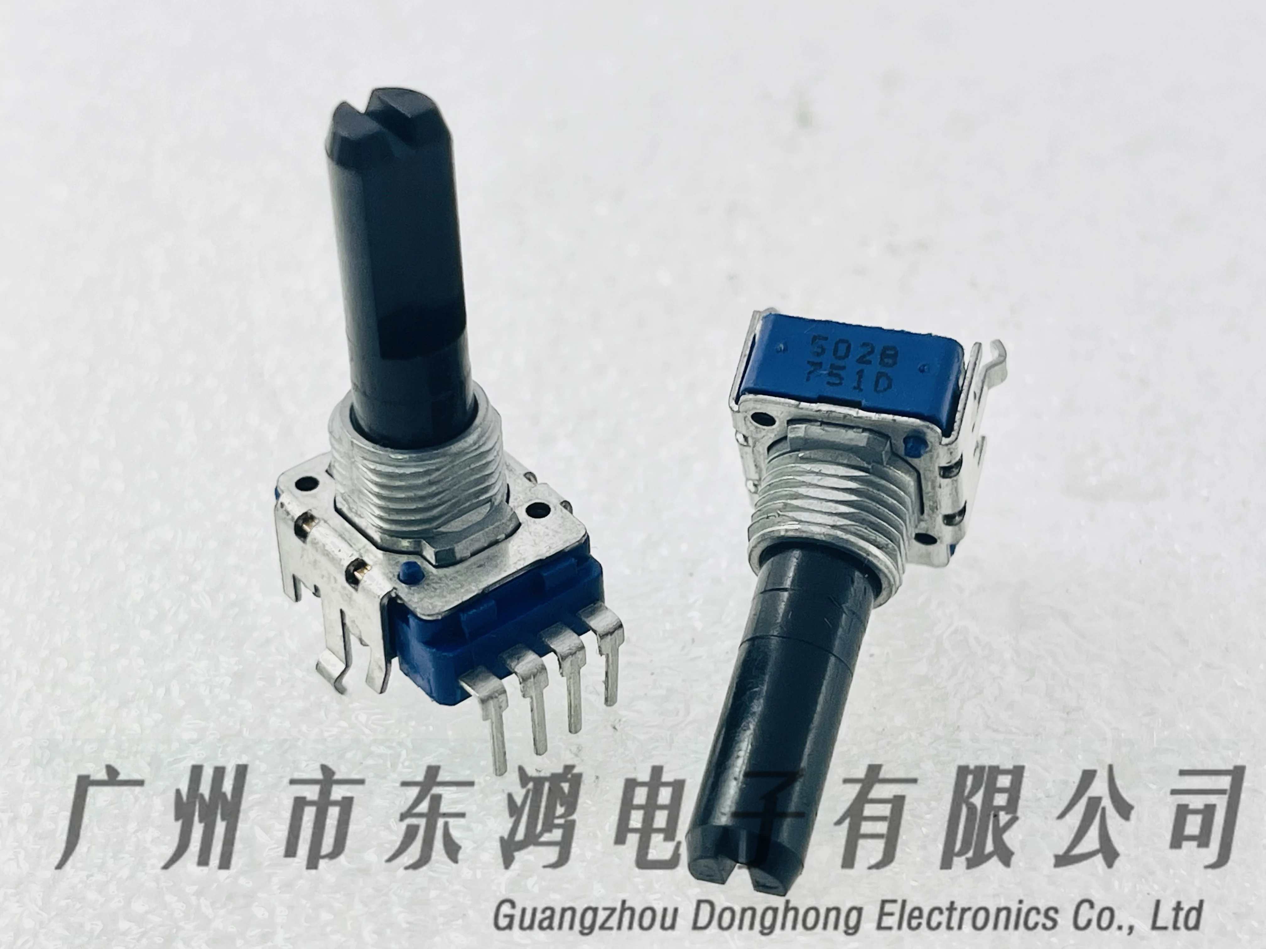 1pcs Japanese RK11 mixer amplifier potentiometer volume regulation B5k with a center axis of 23 mm