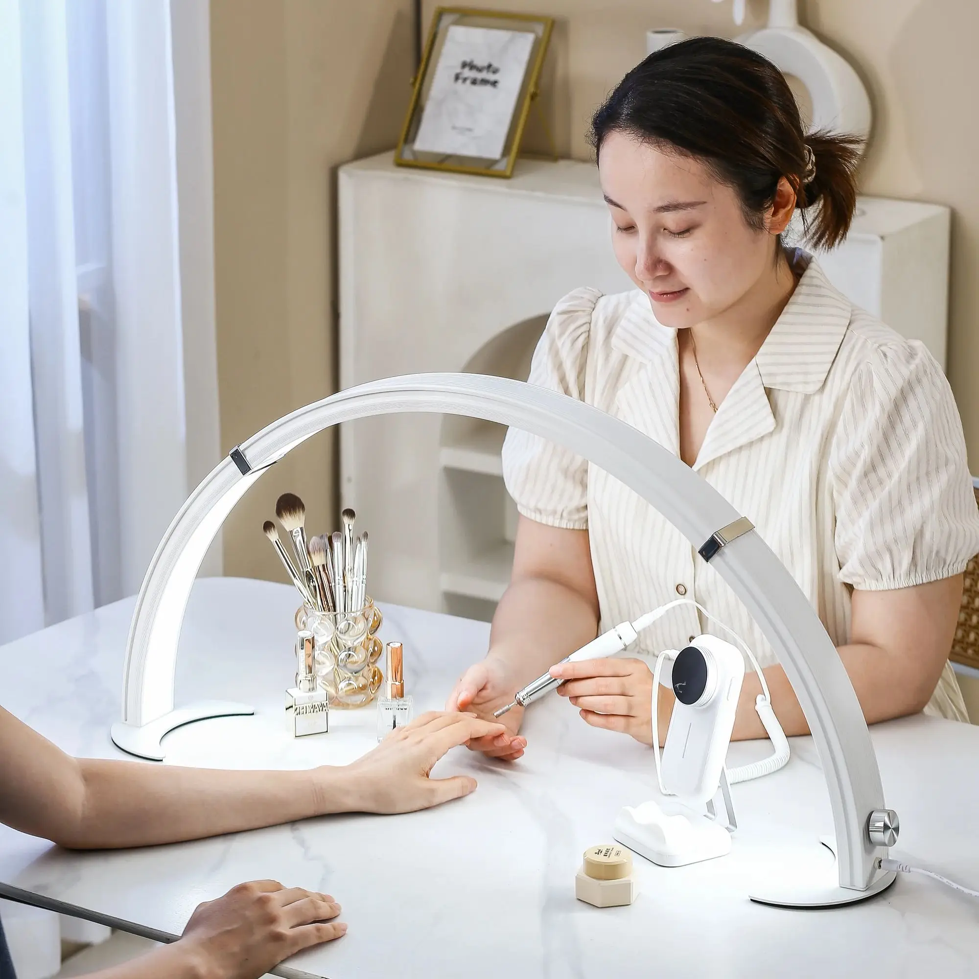 مصباح أظافر منزلي LED بالأشعة فوق البنفسجية على شكل نصف قمر وأدوات أظافر ورموش مضيئة تستخدم في الصالون بتصميمات ماسية