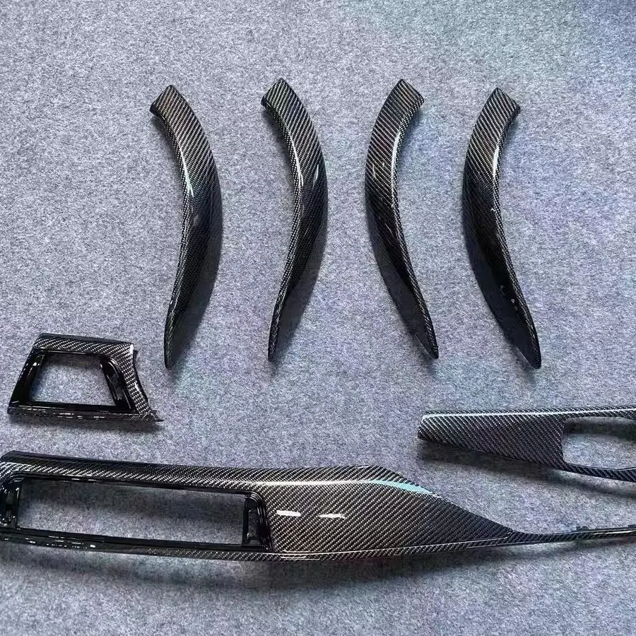 Akcesoria wewnętrzne z prawdziwego włókna węglowego, pasujące do BMW F30 F31 F32 F33 F34 F36 F80 F82 F84 (wersja LHD), ulepszone do F30 M3, o wysokiej połyskliwości. — 2