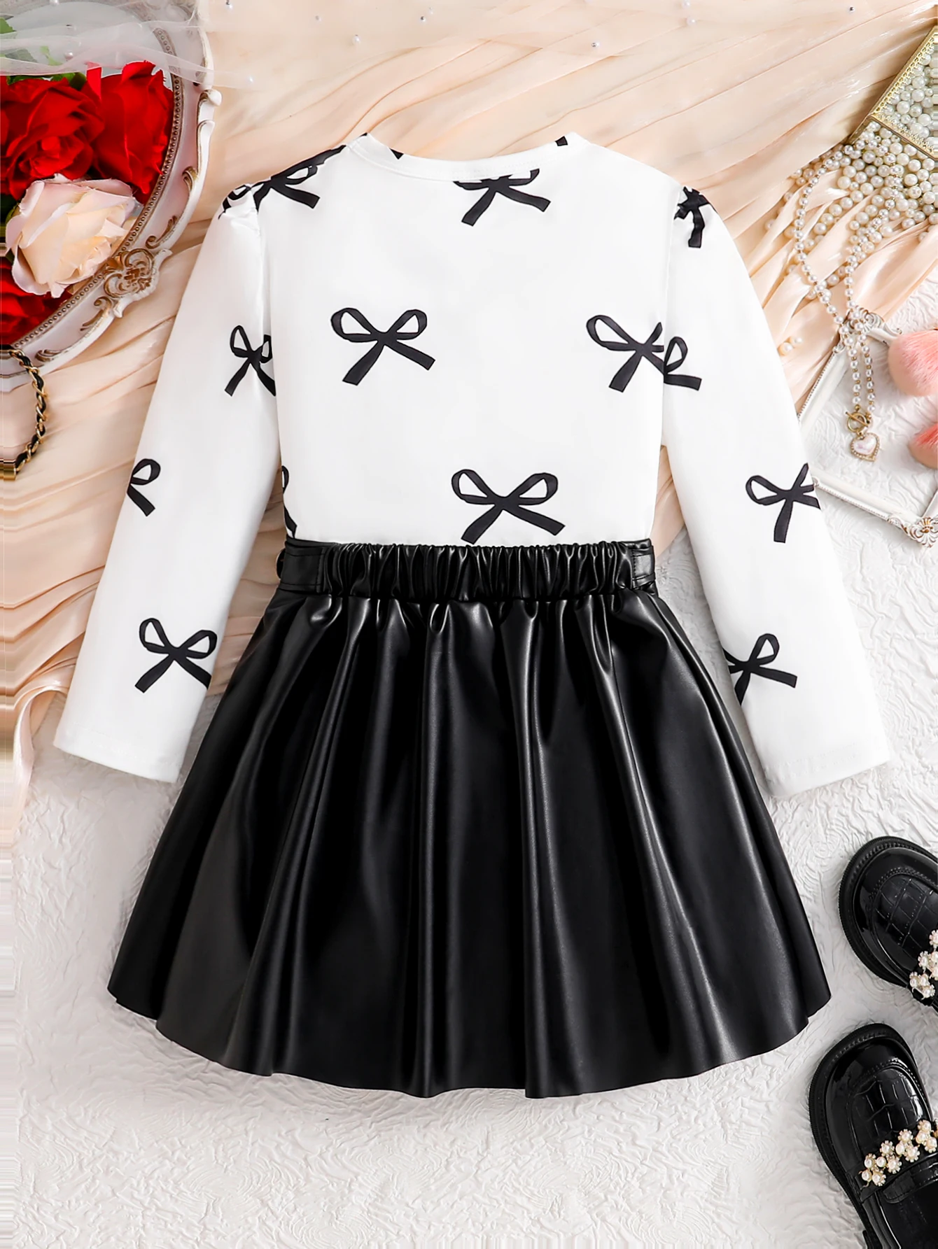 4-8Y Spring and Autumn Girls' Simple Casual Skirt 2-Piece Set Bow Print Round Neck Long Sleeve Top + Smooth Pu Leather Pleated A-Line Skirt, Girls' Casual Versatile Clothing