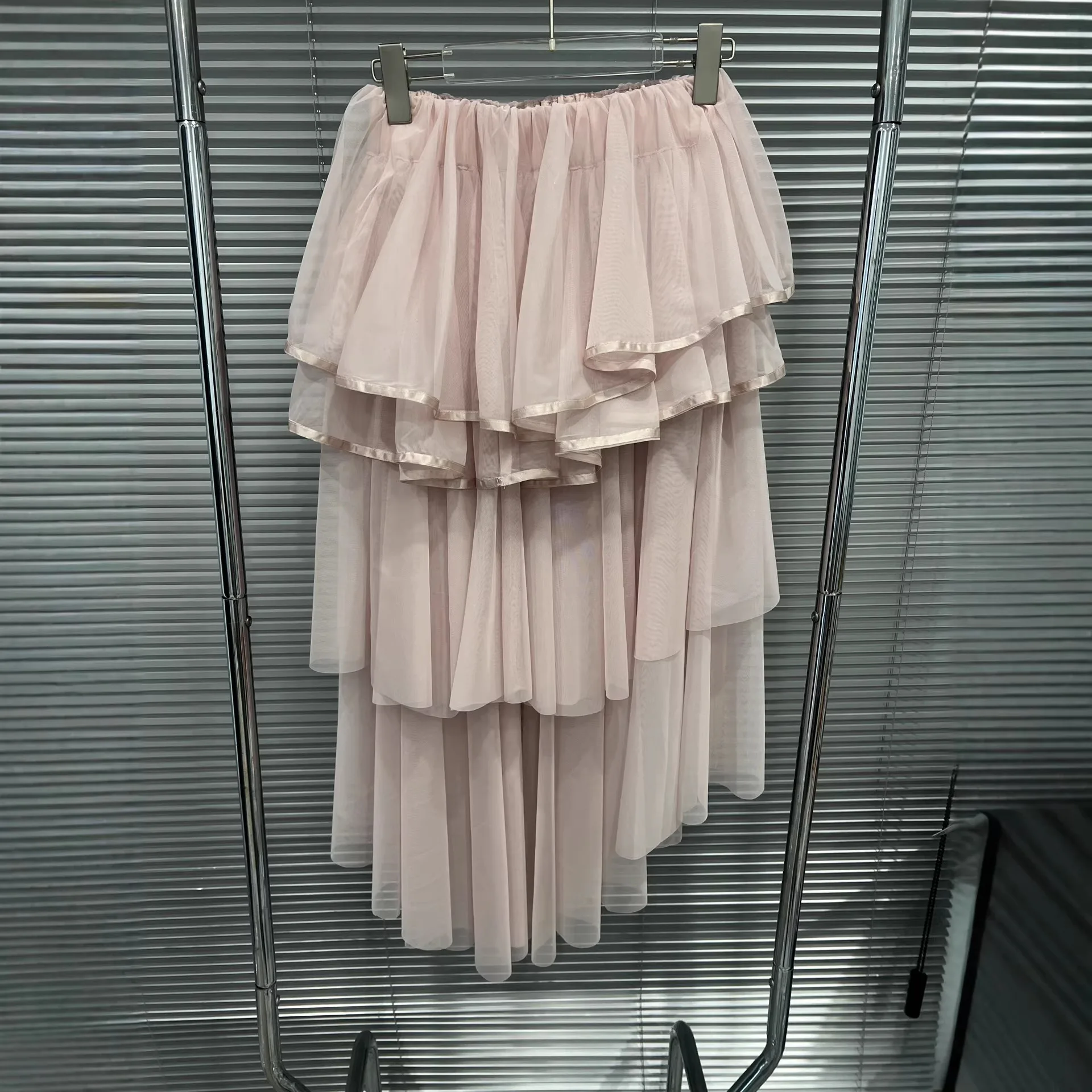 2026 Spring New Multi-layer Cake Design Irregular Length Skirt with High Waist and Side Slit with Fluffy Half-Length Skirt