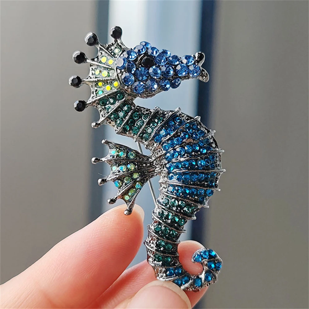 New Glittery Seahorse Brooch Pins Women Full Rhinestone Hippocampus Brooches Classic Animal Badge Jewelry Accessories Gifts