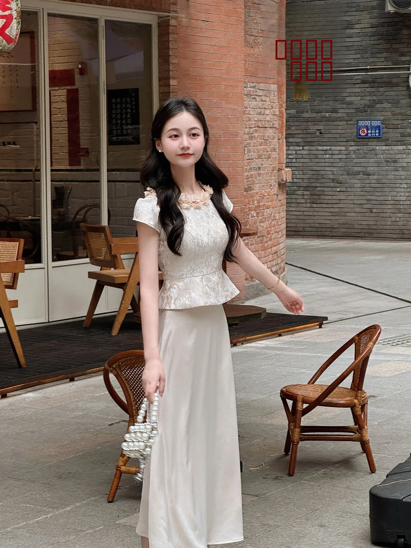 

Mumei Luxury Floral Embroidery Top And Skirt Set Women's Faion Ensemble ort Sve V-Ne Button Closure Polyester