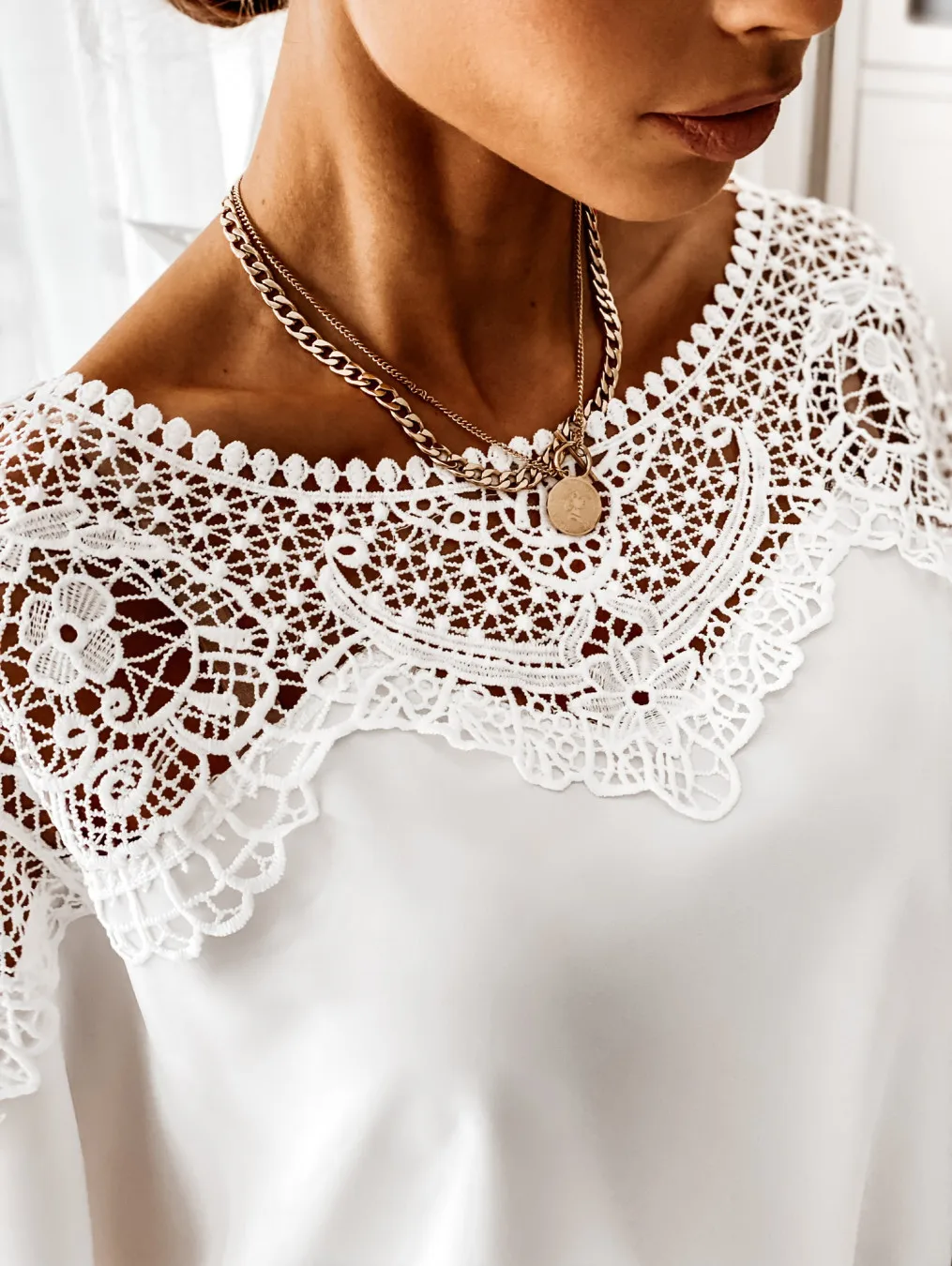 New Women\'s Shirt Fashion Loose Chiffon Bat Long Sleeve Splice Lace Solid Lace Hollow Out Shirt Elegant