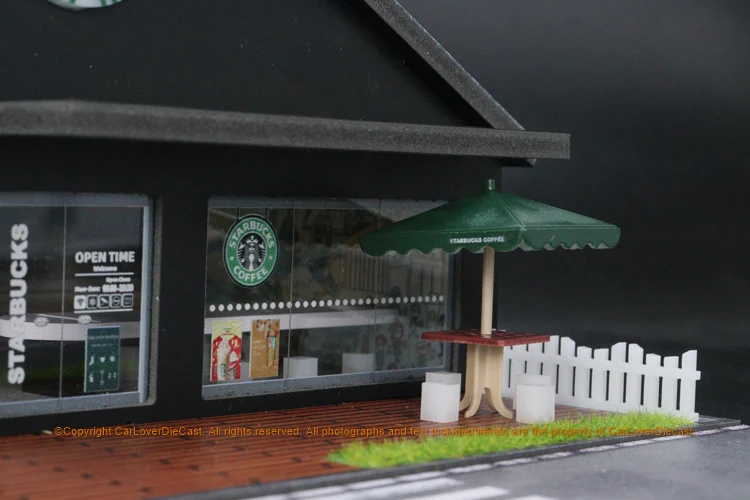 G-FANS Model 1:64 Led Light  Coffee Shop Diorama Lawson Building w/Parking