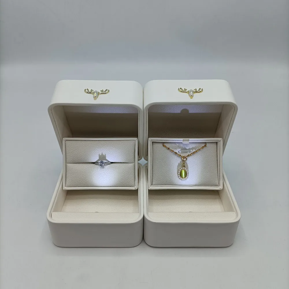 Custom LOGO PU Leather LED Jewelry Box Creative Deer Buckle Proposal Ring Pendant Case Paired Ring Jewelry Packaging Box Gift