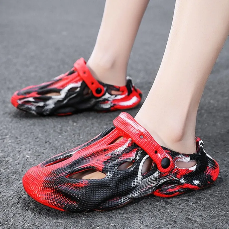 New Fashion Men's Slippers,personalized Cool Soft-sole Shoes for Summer Wear,hollowed Out Breathable Anti Slip Beach Slippers슬리퍼