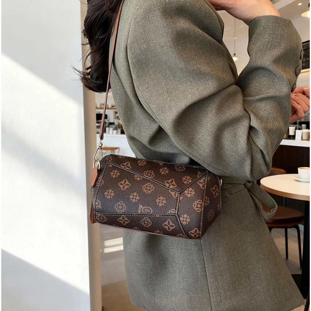 1 Pack Brown Coffee Vintage Monogram Print Mini Crossbody Bag, Fashion‑Versatile Small Shoulder Purse for Women Daily Casual Outing, 17×6×11cm