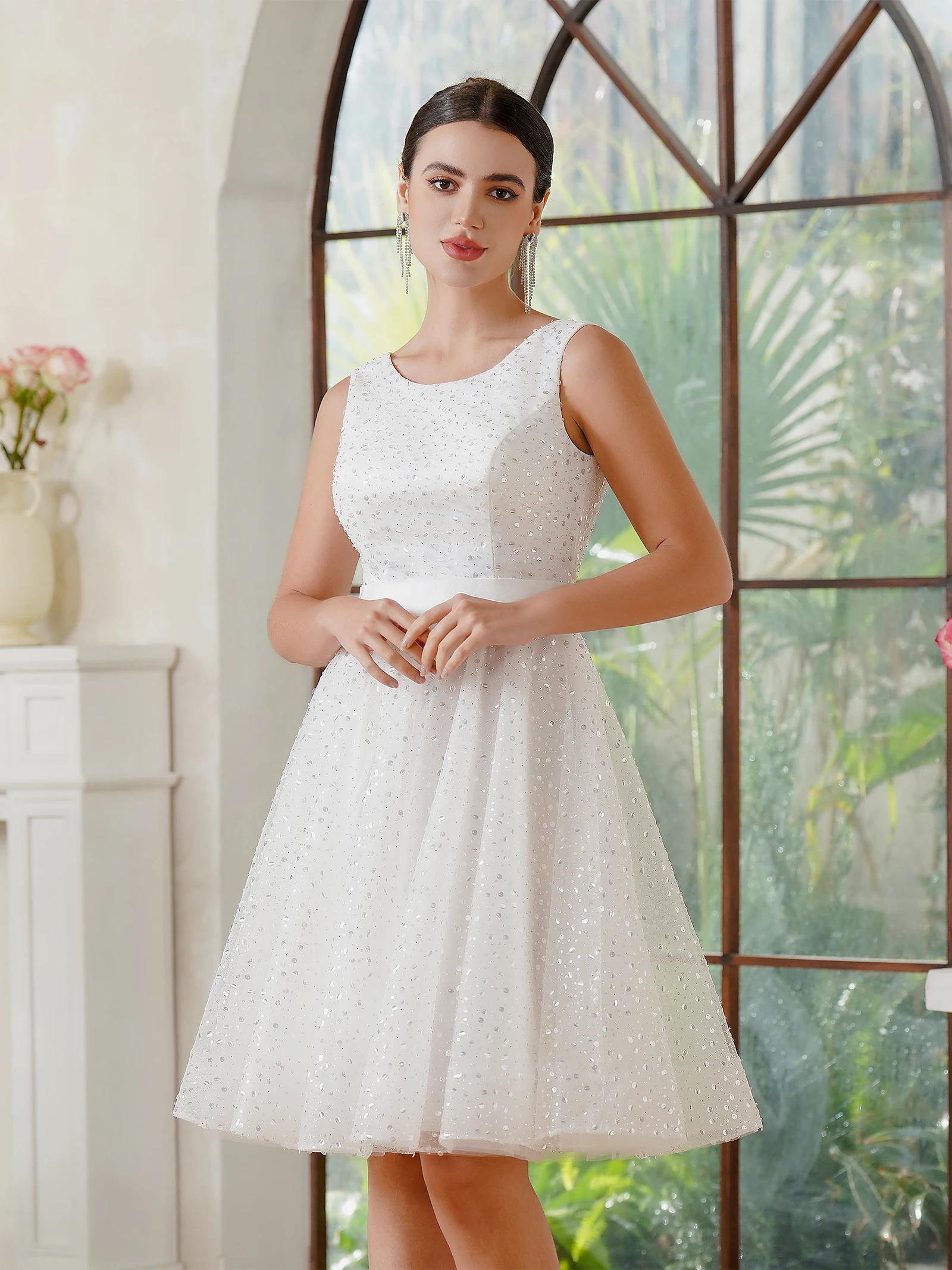 XUNBEI Short Wedding Dress O-Neck Soild White Sequins Bodice with Paddings s A-line  Knee-Length Skirt Fully Sparing Fabric Gown