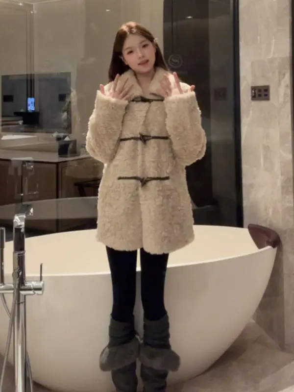 

e Sle ort Куртка из меха ягненка с роговими пуговицами Зимнее пальто Ele для маленьких фигурок Удобная посадка Несвлажняющая