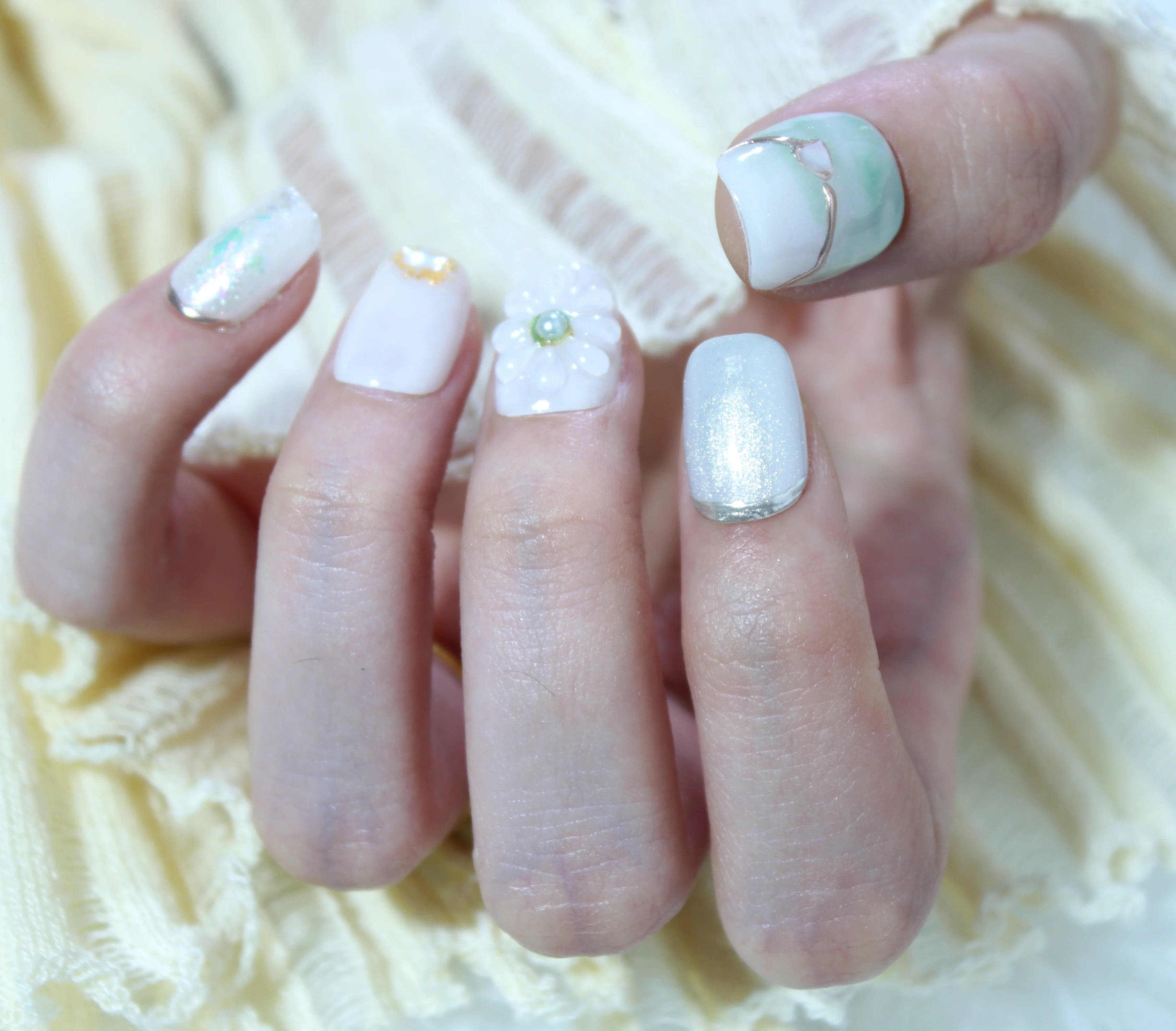 10 Uds. De ataúd corto degradado verde de verano, uñas postizas hechas a mano, polvo brillante con flor 3D, puntas acrílicas usables