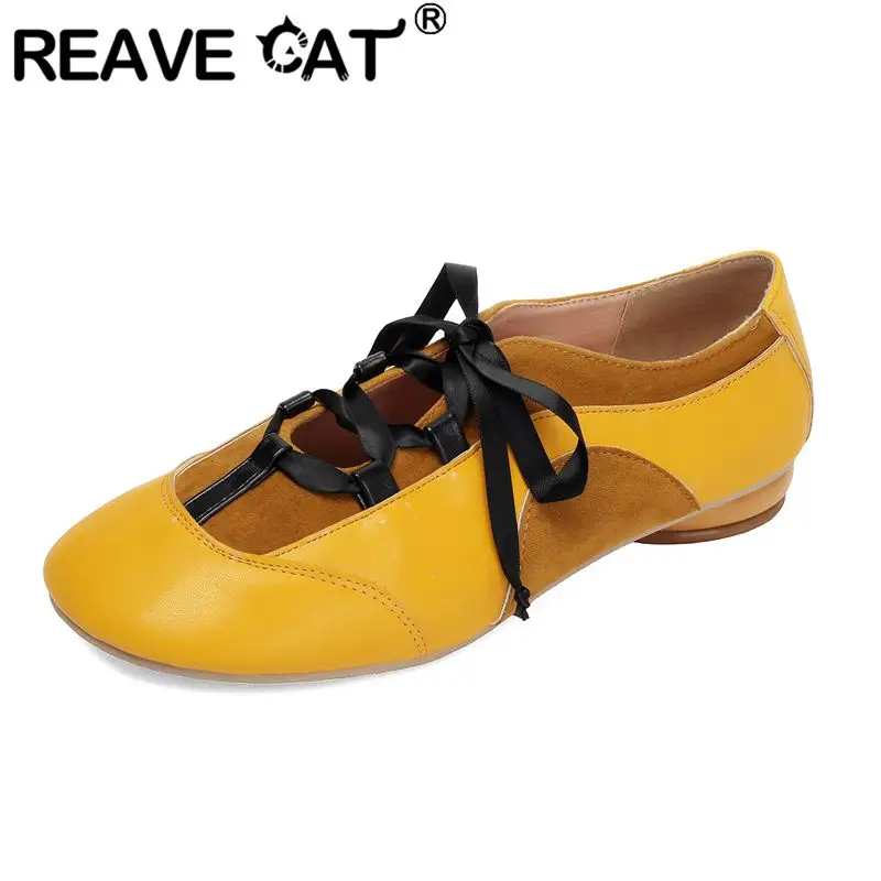 

Женские туфли REAVE CAT желтого цвета, на плоской подошве, с круглым носком, на шнуровке, с мягкой подкладкой, повседневные, большие размеры 41, 42, 43, нескользящие, ручной работы.