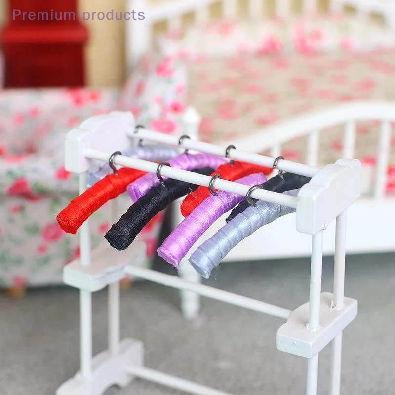 4 قطعة 1/12 زخرفة الأثاث المشهد الصغير صور الدعائم التظاهر اللعب دمية محاكاة شماعات معطف صغير مجموعة دمية #2