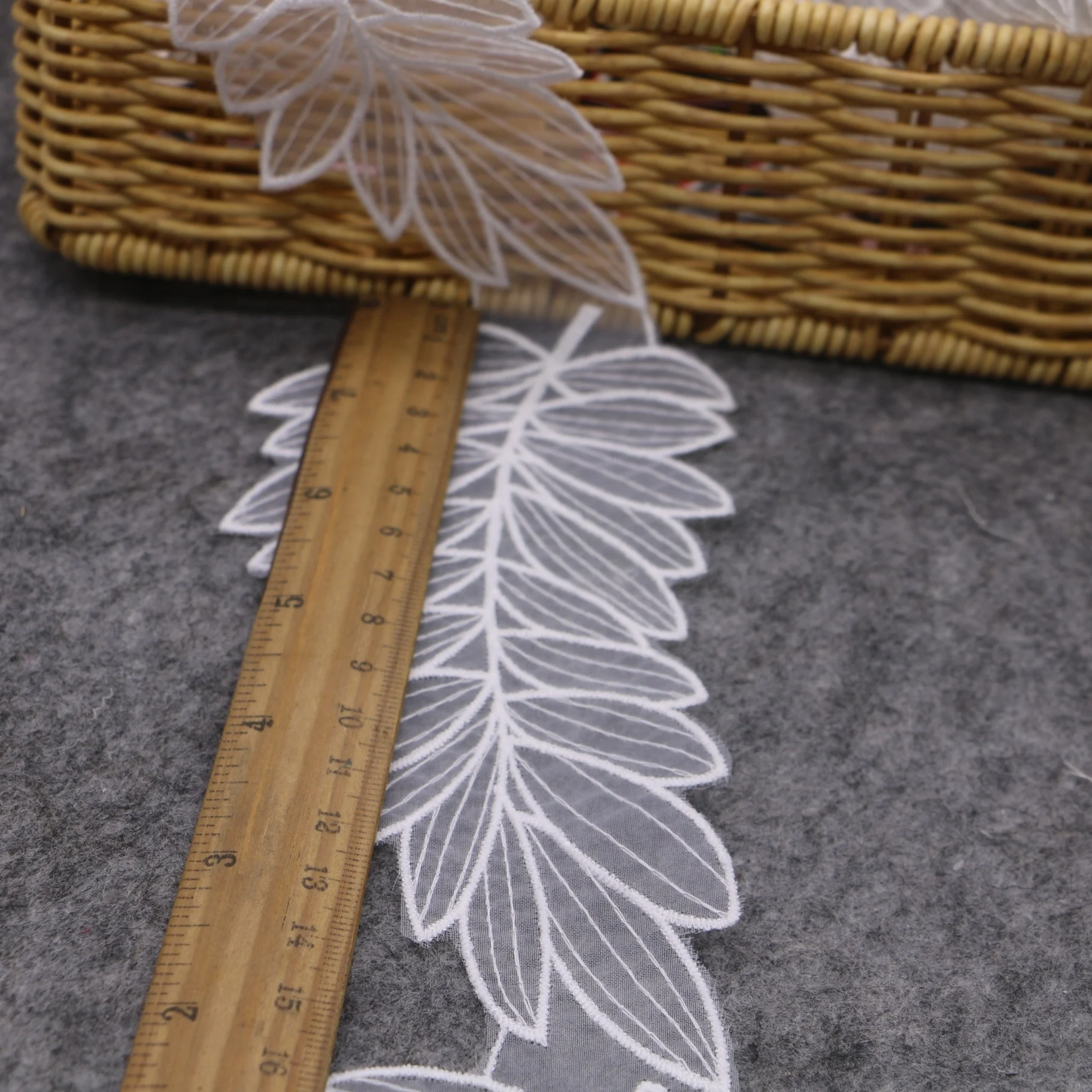 1yards Exquisite White Leaf Floral Lace Trim Ribbon Fabric Embroidered Applique Sewing Craft Wedding Dress Clothes Accessories