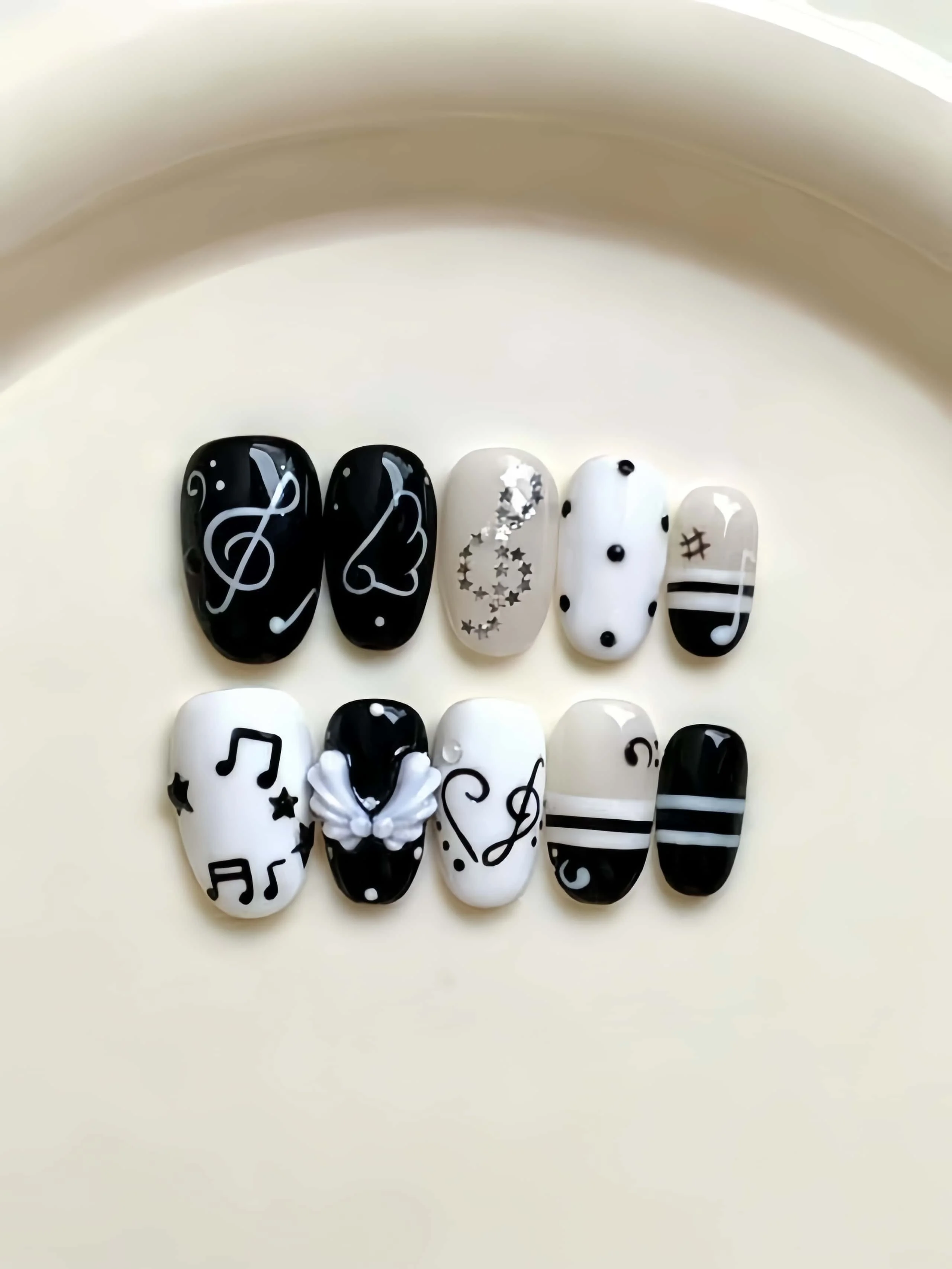 10 Pieces of Handmade Oval-Shaped Full-Cover Nail Tips, Medium Length, Black and White Musical Notes, Niche Style, Sweet and Cool Hand-Painted 3D Wing Accessories, Suitable for Girls, Perfect for Summer Vacations, Graduation Season, and Ideal as a Gift, Includes 1 Piece of Jelly Glue and 1 Nail File