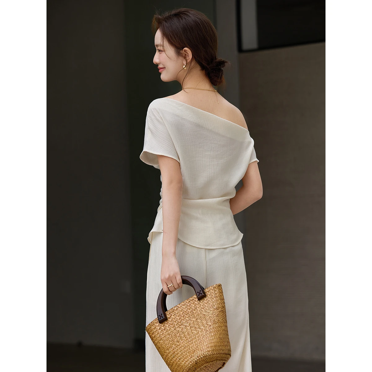 VIMLY Women's Minimalist Two-Piece Set 2026 Summer New Cowley Neck Flutter Sleeve Cropped Top Wide Leg Pants Casual Outfit 30601