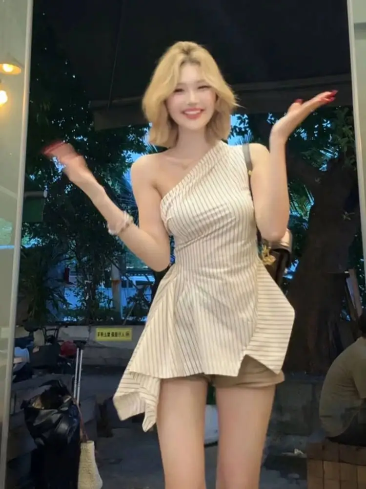 

Korean Style Slim Fit Asymmetrical Shoulder Vest Waist Cinched Short Top Unique Beautiful Summer Fashion 2026 for Young Women