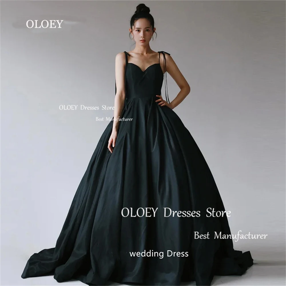 

OLOEY Simple Black Korea Evening Dress Sweetheart Spaghetti Straps Sleeveless A Line Wedding Party Dress Silky Satin Prom Gown