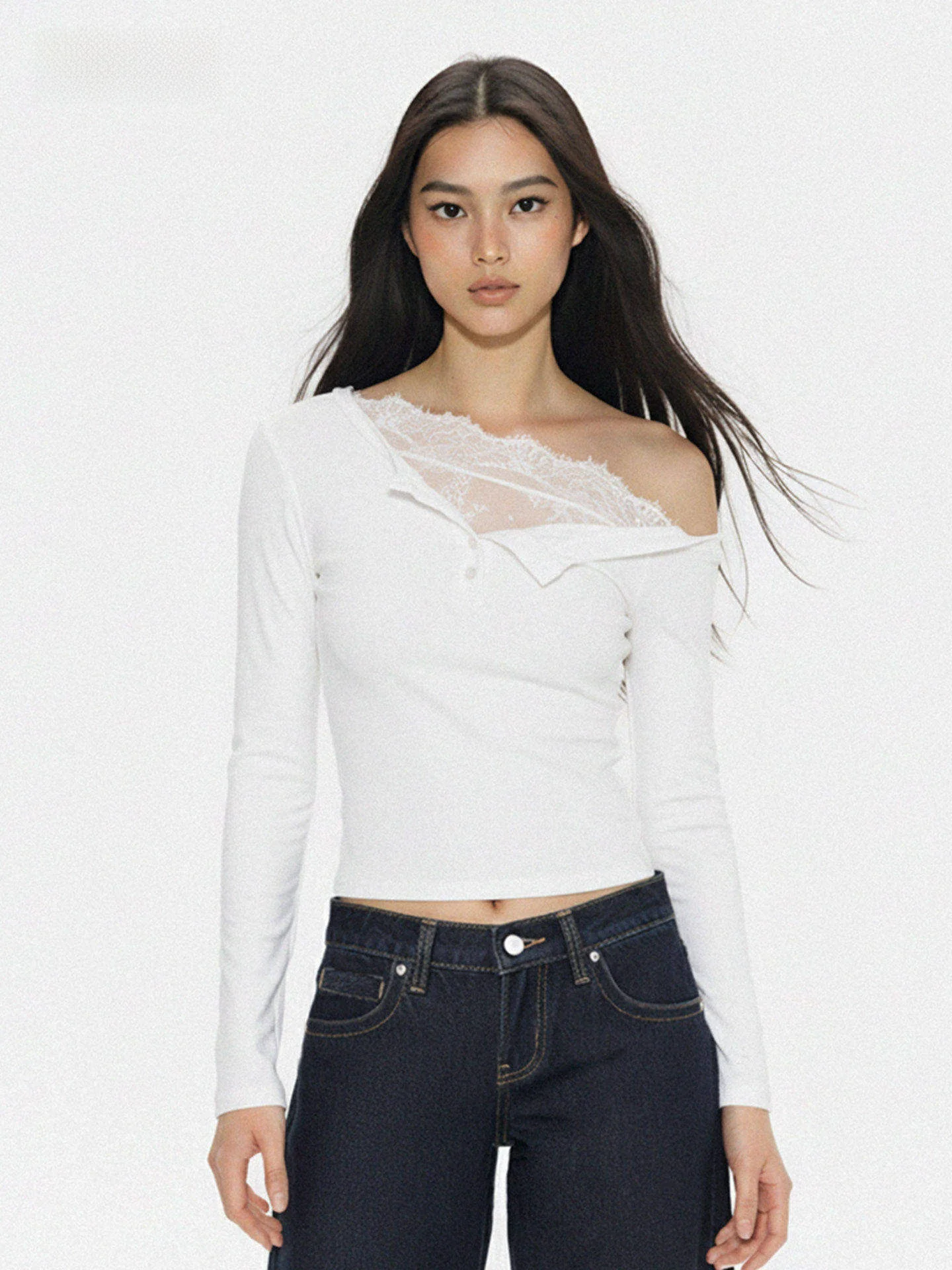 

Pure Desire White Lace Splice Shoulder T-Shirt Elastic Slim Fit Shoulder Exposure Design Long Sleeve Top for Young Women