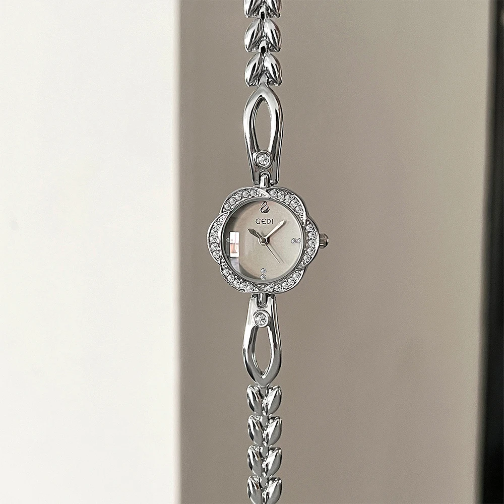 GEDI 腕時計女性のためのひまわり色のダイヤルクォーツ女性の腕時計ゴールドシルバーファッションライト高級腕時計女性ギフト