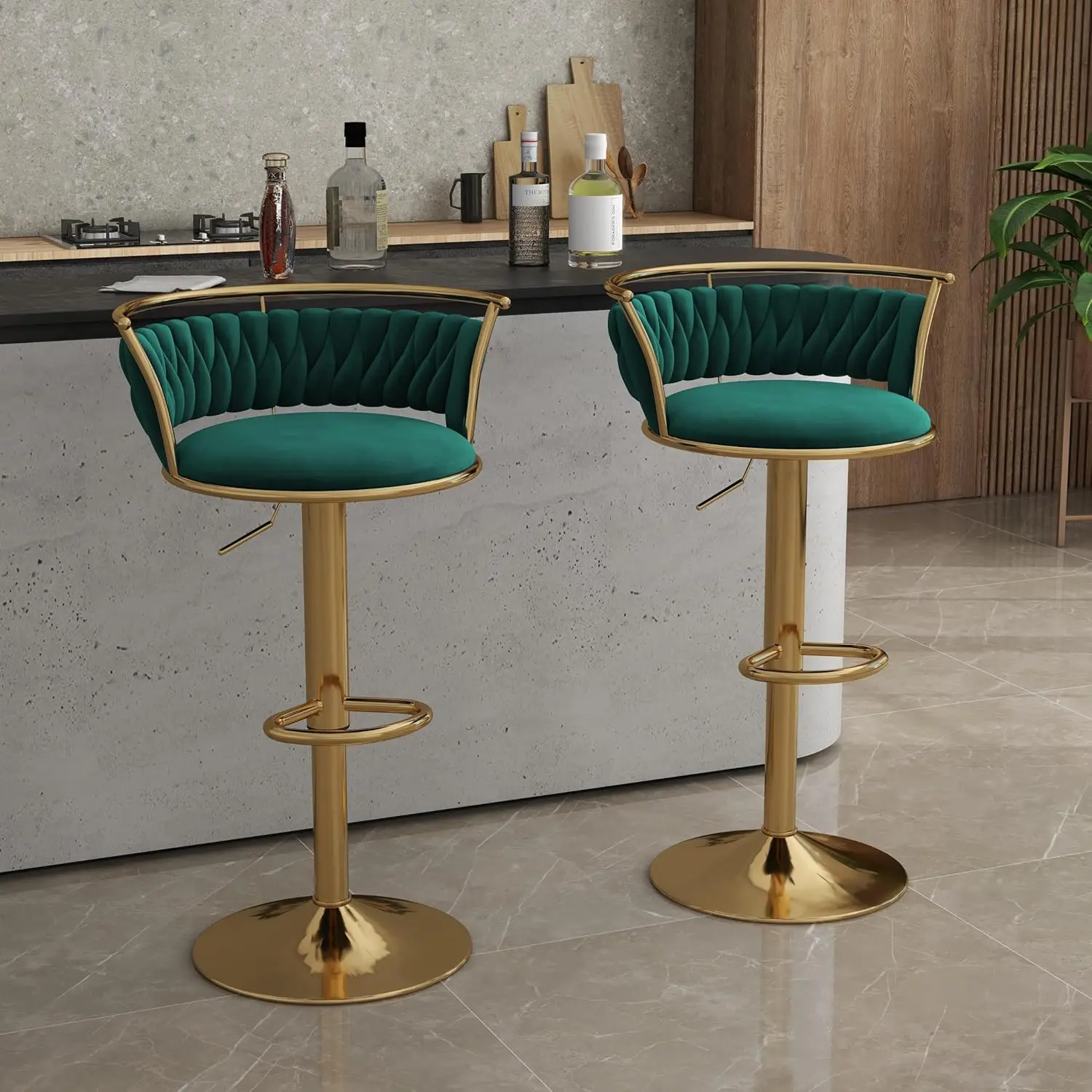 360 °   طقم كراسي بار دوارة مكونة من قطعتين، كراسي بار معدنية ذهبية مخملية قابلة للتعديل مع ظهر منسوج ومسند للقدمين، أخضر داكن
