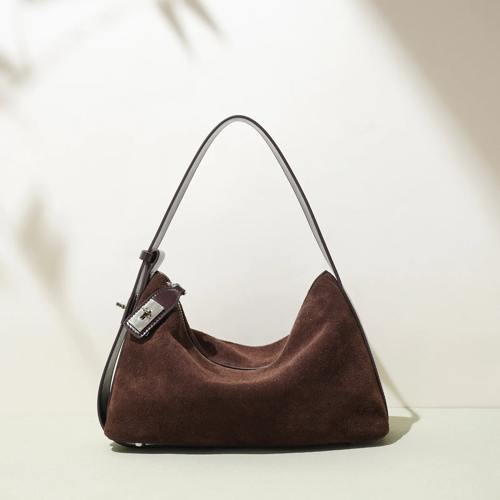 

Premium Fashion Women's Bag 2025 New Vintage Suede Soft Leather Dumpling Bag Unique Lock Design Single Shoulder Handbag