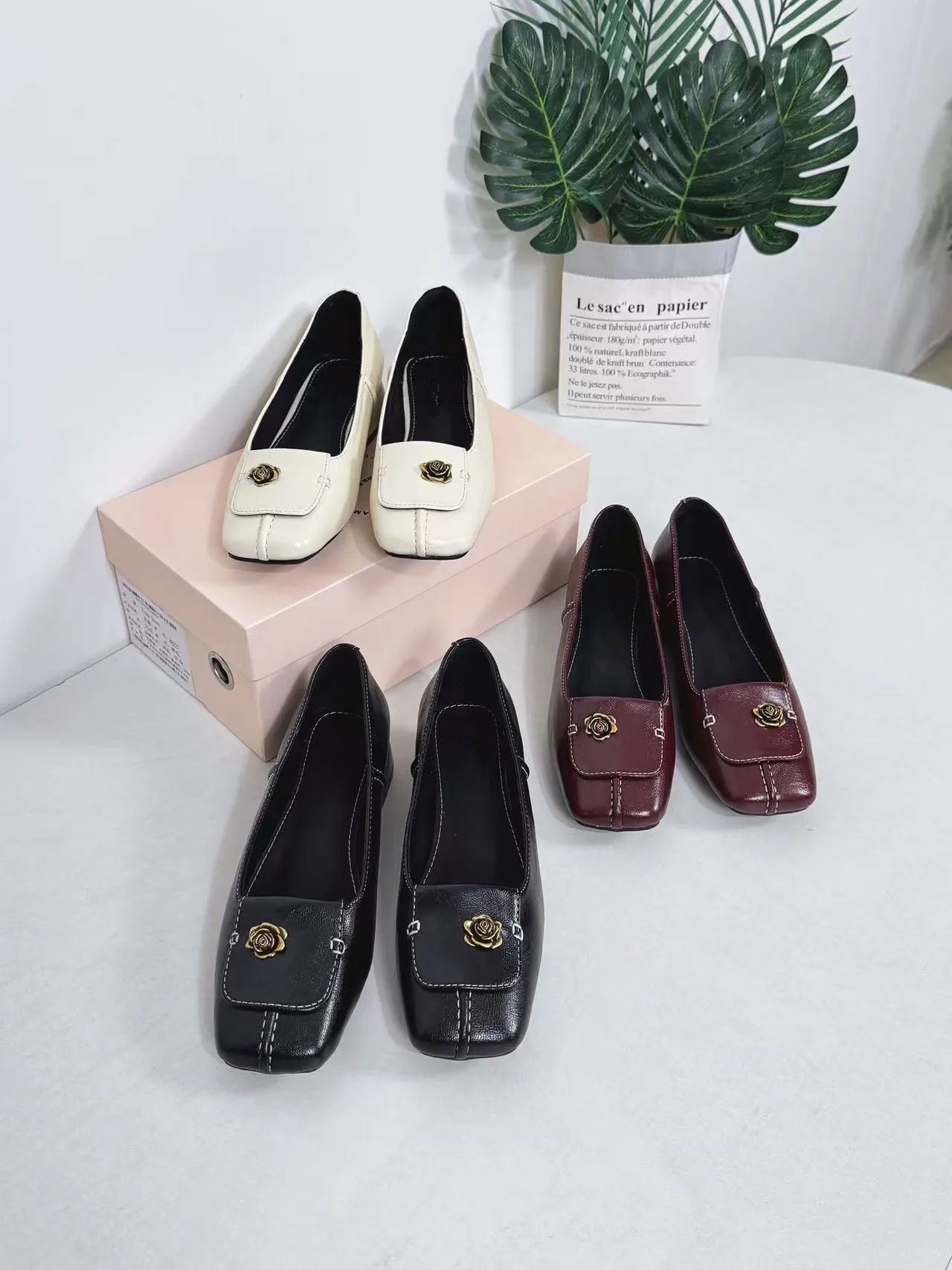 

Vintage Camellia Floral Embroidery Square Toe Mary Jane Shoes Women's Chunky Heel Slip-On Leather Single Shoes Spring Fashion