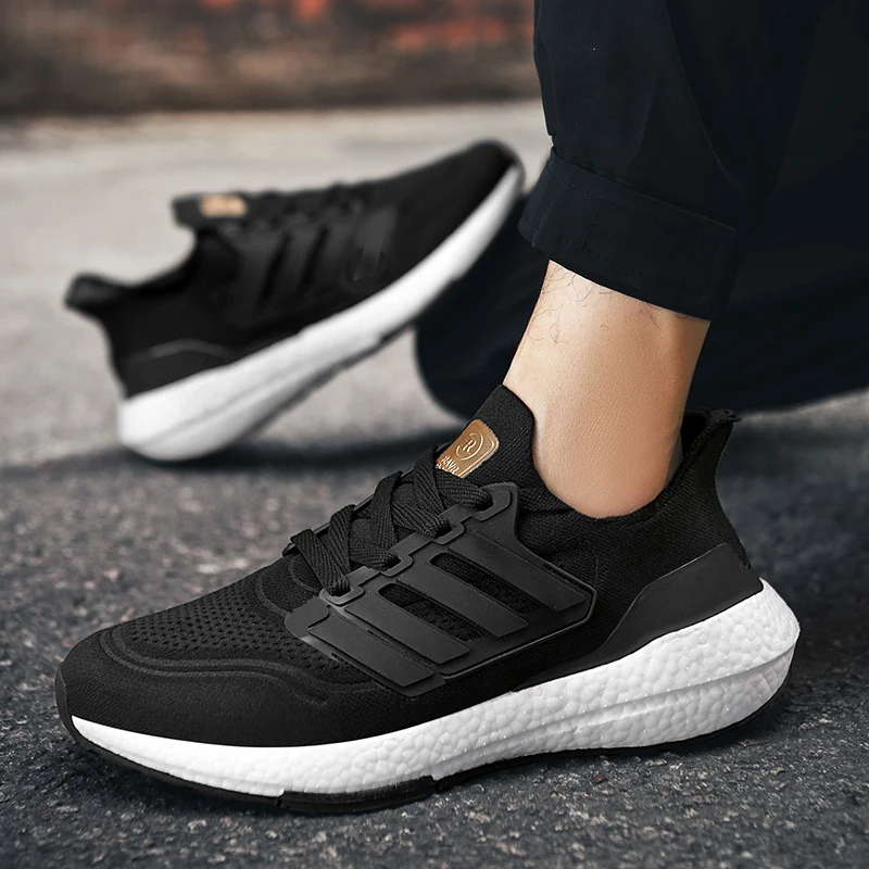 Spring and autumn new men\'s extra-light sports shoes casual breathable old shoes fashion coconut trend running men\'s shoes.