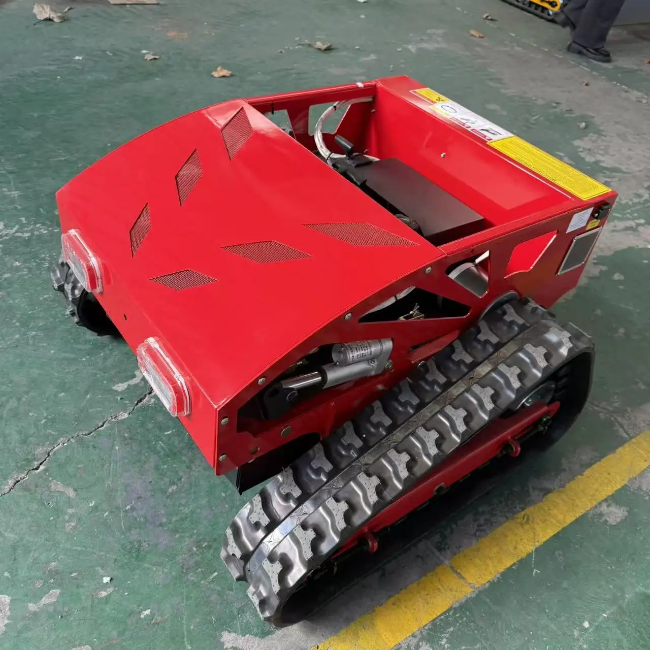 All Terrain Self-Propelled Crawler Mower Remote Control 4-Stroke Gas Engine 55cm Flail Cutter Lawn Mower Robot