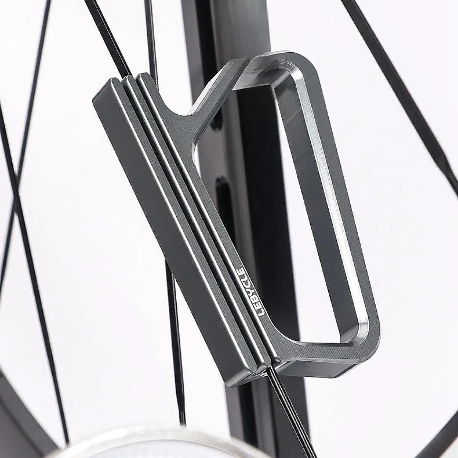 

Bicycle Spokes Wrench Bike Spoke Wrench Tool Repair Tool Spoke Holder for Holding 0.8mm to 1.3mm Thick Bicycle Clamping