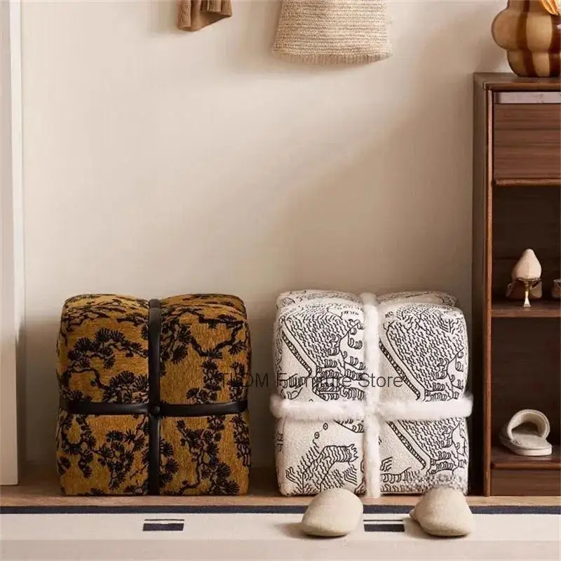 Designer Pouf Low Stool Retro Footrest Makeup Dressing Stool Entrance Hall American Sitting Shoe Changing Stool Home Decoration
