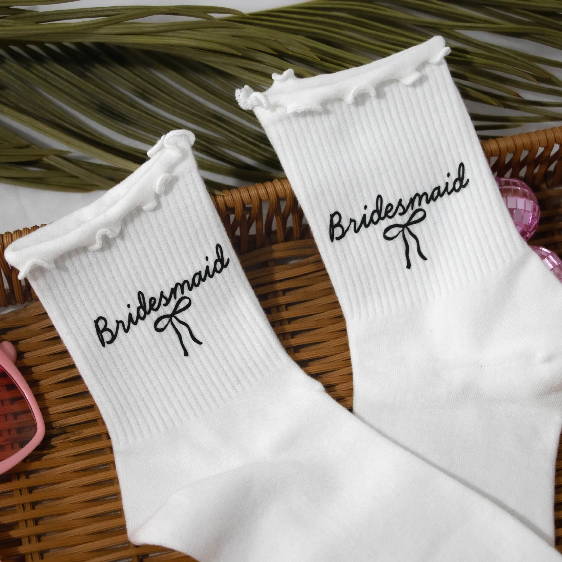 Calcetines para damas de honor en despedida de soltera, calcetines personalizados para el equipo de damas de honor, calcetines para novias, regalos de boda, accesorios para vestir al equipo de damas de honor.
