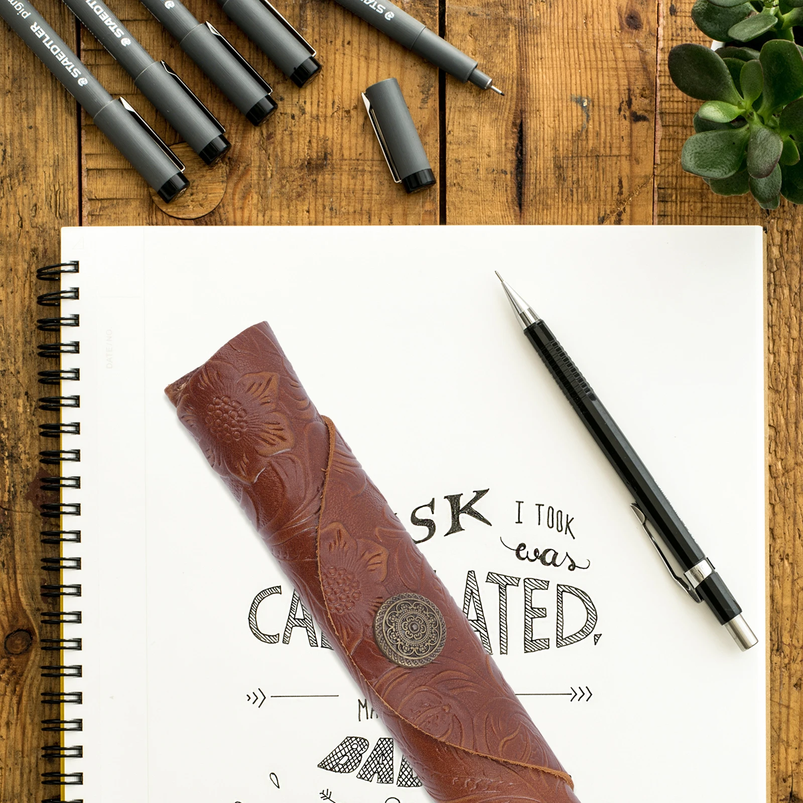

Pen Holder Single Notebook Cover Case Sleeve Travel Bag Retro Rolling Pen Pouch Scratch Proof Premium Material Christmas