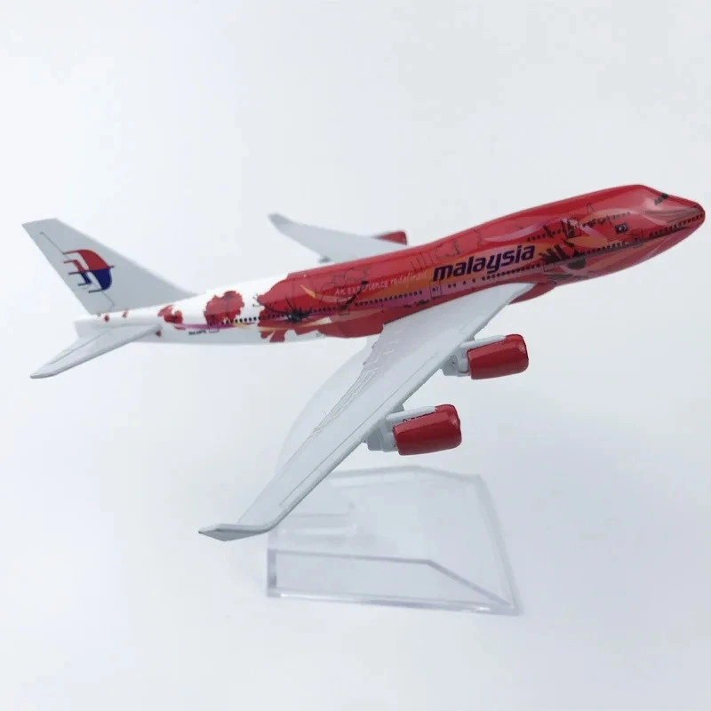 

1:400 Model Diecast Alloy Airplane Air Malaysia Freedom Of Space Big Red Flower B777 Airways Airline Model With Stand Gifts