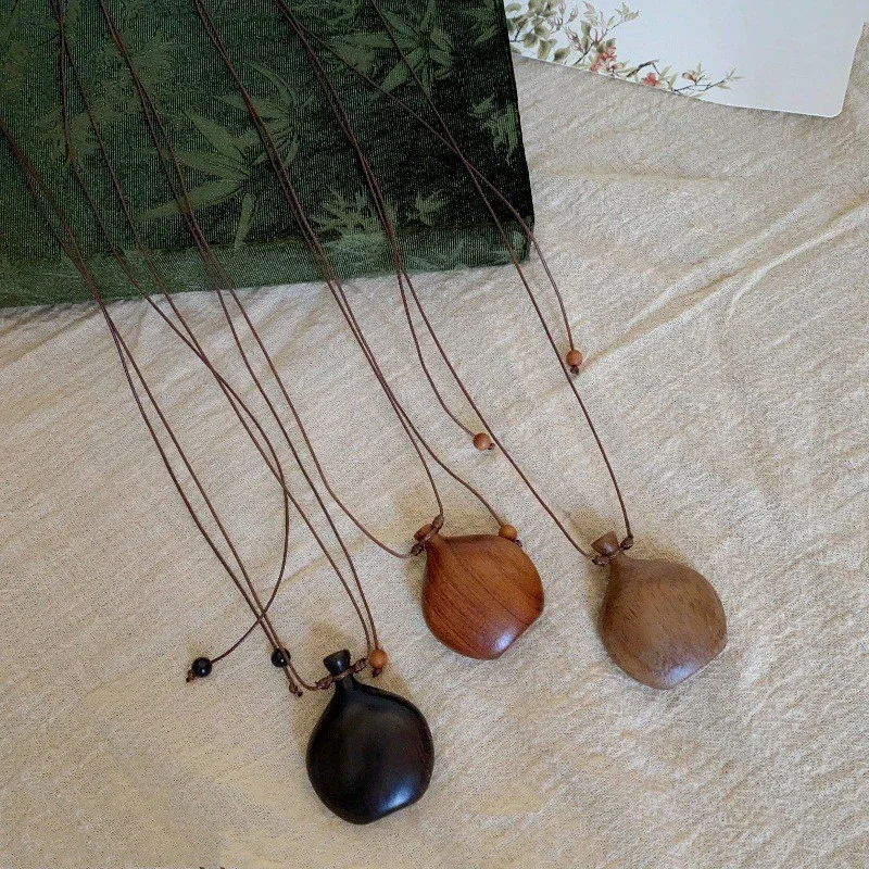 لطيف قابل للتعديل حبل سلسلة الخشب الإبريق قلادة طويلة بني / أسود للنساء الفتيات - فكرة هدية عيد ميلاد