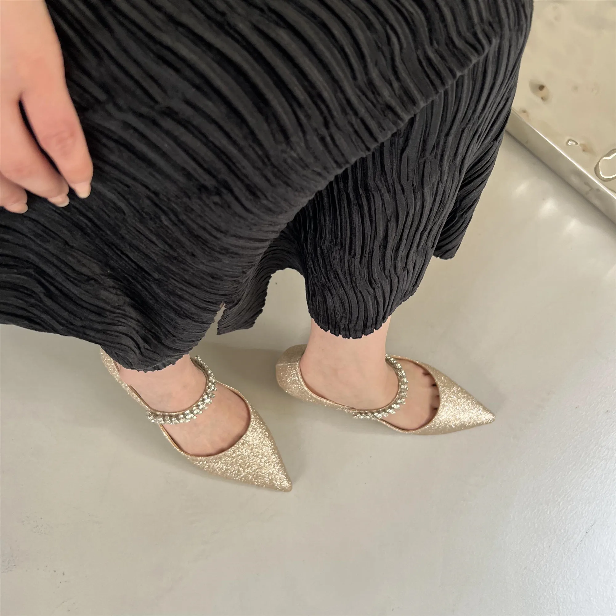 2022 Women Flats Summer Spring Sweet Loafers Pointed Toe Patent Leather Shallow Simple Rhinestone Chain Casual Slides Mules