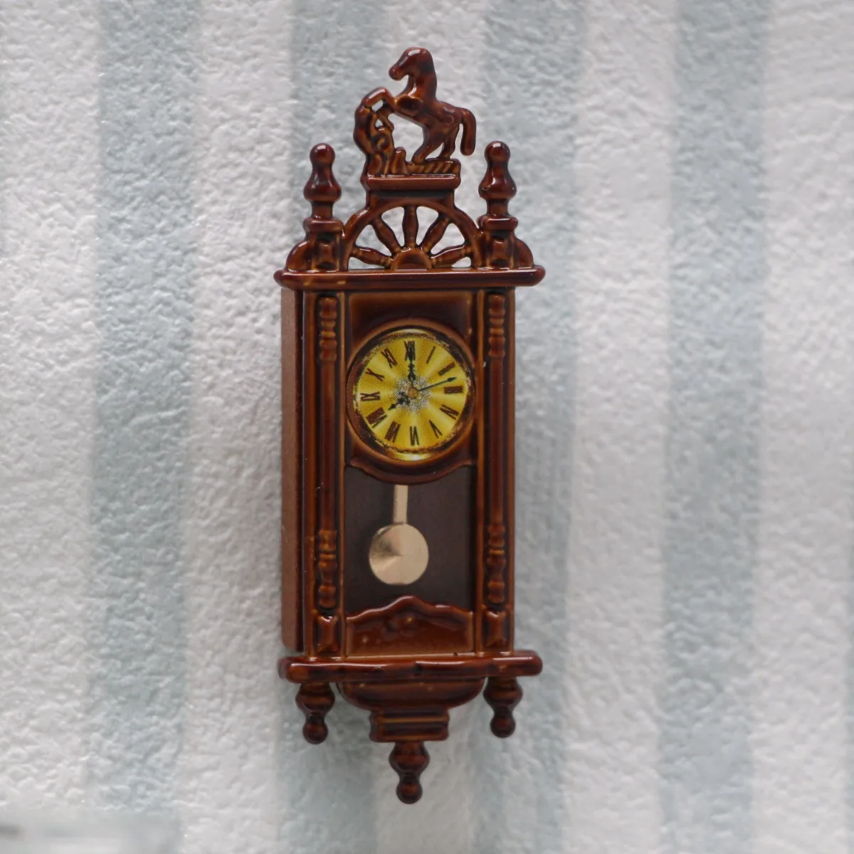 Dollhouse doll house mini simulation Roman old-fashioned pendulum clock pendant, miniature scene props decorative model