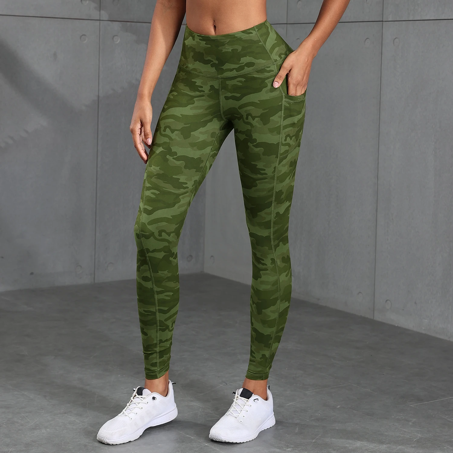 Calça feminina com estampa camuflada, cintura alta, bolso, esportiva, adequada para corrida, fitness, ioga, ao ar livre, leggings à prova de agachamento